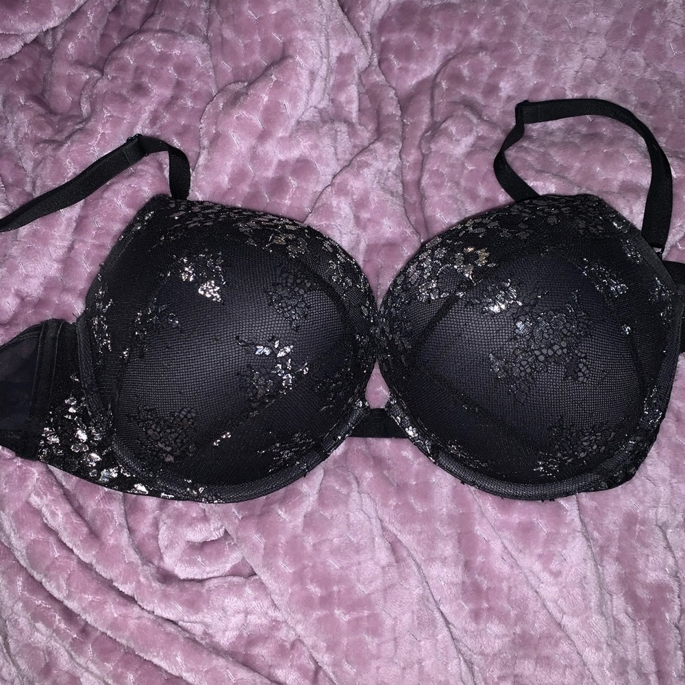 Victoria’s secret 36D bombshell